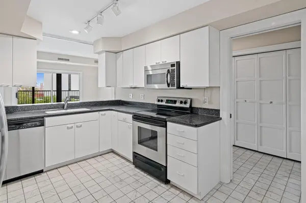 1235 Yale PL #808, Minneapolis, MN 55403