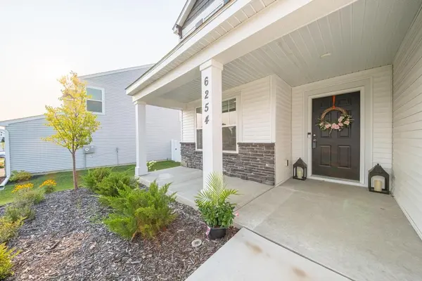 6254 Highland Hills LN S, Cottage Grove, MN 55016
