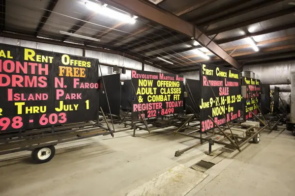 123 Sign Ave, Fargo, ND 58102