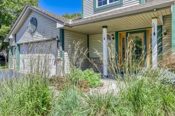 2477 Windsor LN, Woodbury, MN 55125