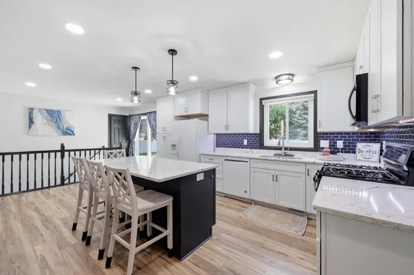 636 Shady Creek CIR, Winsted, MN 55395