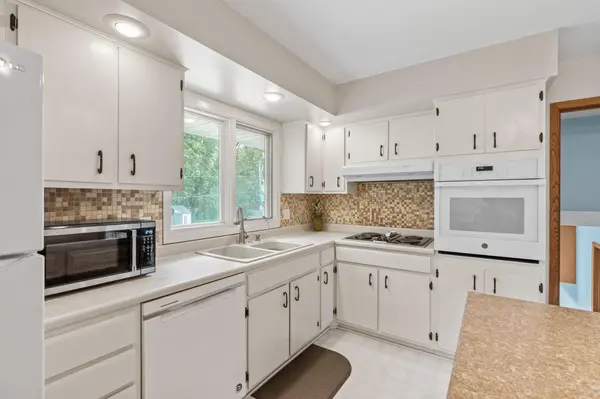 11100 Schoolcraft RD, Burnsville, MN 55337