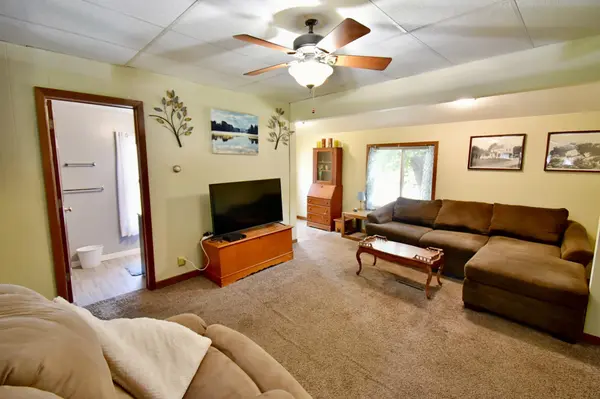 466 Bluff ST NE, Hutchinson, MN 55350