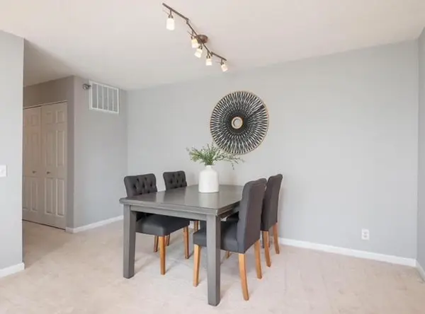 6165 Chasewood Pkwy #202, Minnetonka, MN 55343