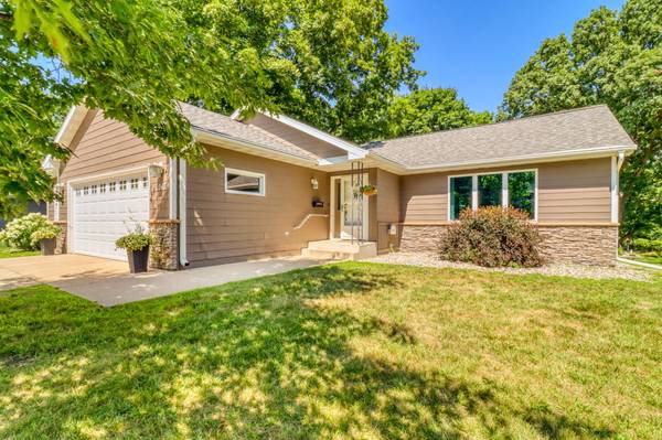 1047 Highwood CIR, Detroit Lakes, MN 56501