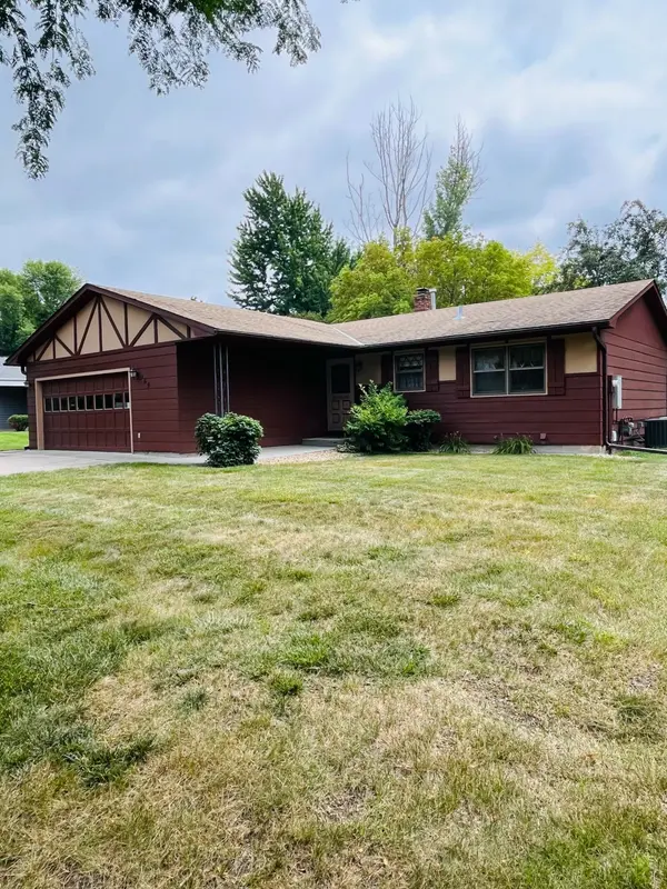 169 Mary CIR, North Mankato, MN 56003