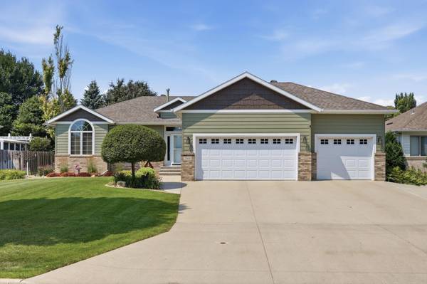 2040 Ruxton CT, West Fargo, ND 58078