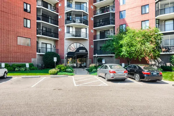 6500 Woodlake DR #601, Richfield, MN 55423