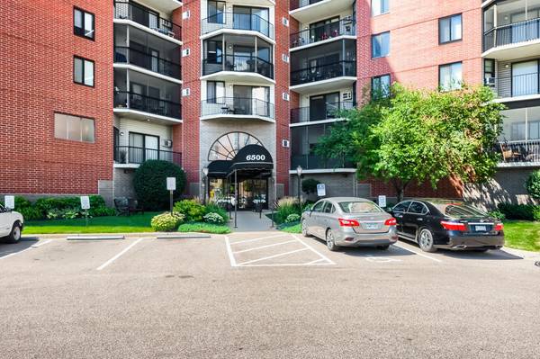6500 Woodlake DR #601, Richfield, MN 55423