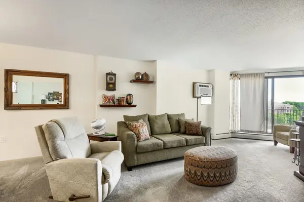 6500 Woodlake DR #601, Richfield, MN 55423