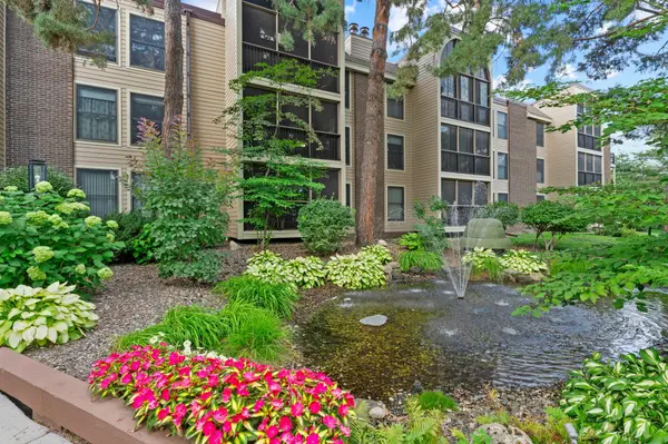 8549 Irwin RD #126, Bloomington, MN 55437