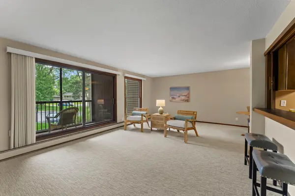 8549 Irwin RD #126, Bloomington, MN 55437