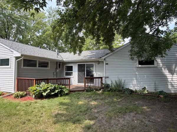 3 Fareway DR, Northfield, MN 55057