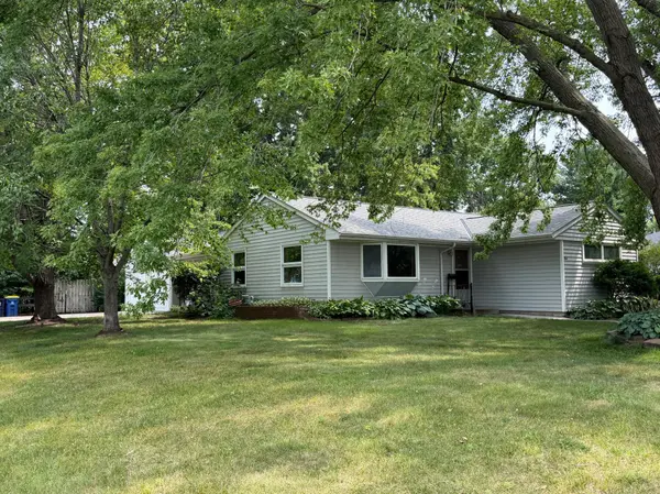 3 Fareway DR, Northfield, MN 55057