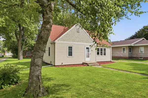 308 Colfax AVE NW, Renville, MN 56284