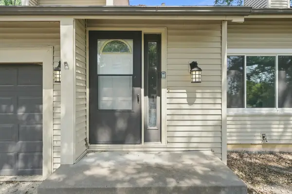 8687 Ridgewind RD, Eden Prairie, MN 55344