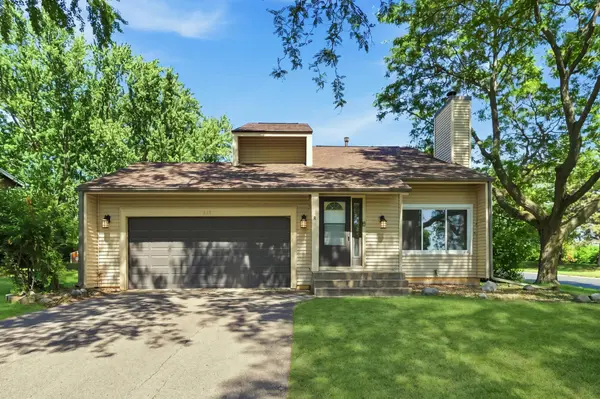 8687 Ridgewind RD, Eden Prairie, MN 55344