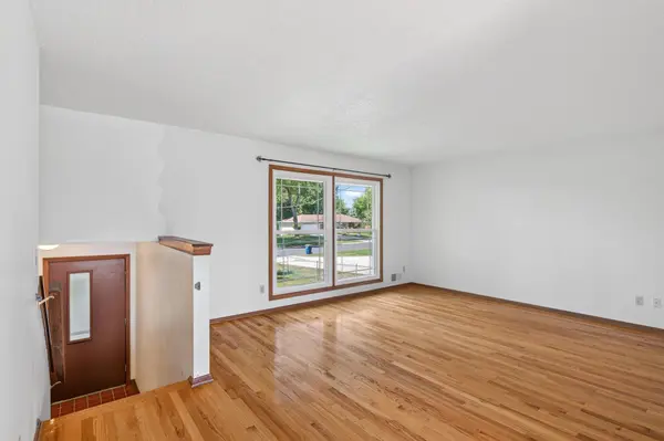 7 Lakeview Terrace BLVD, Waconia, MN 55387