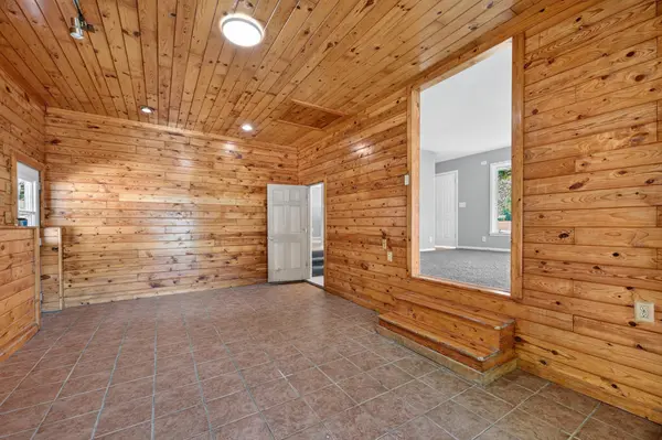 6096 Elm ST, North Branch, MN 55056