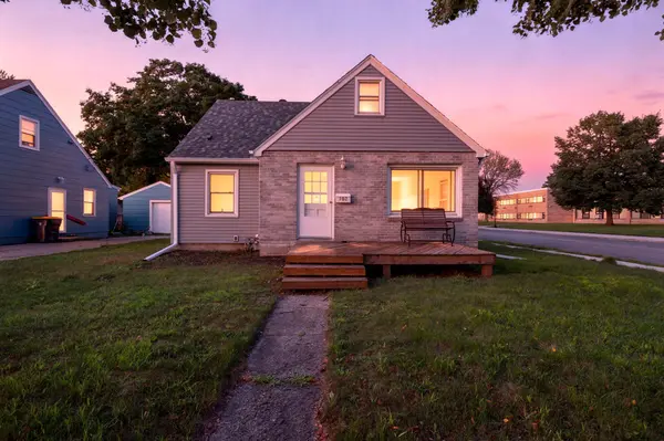 802 Center ST, North Mankato, MN 56003