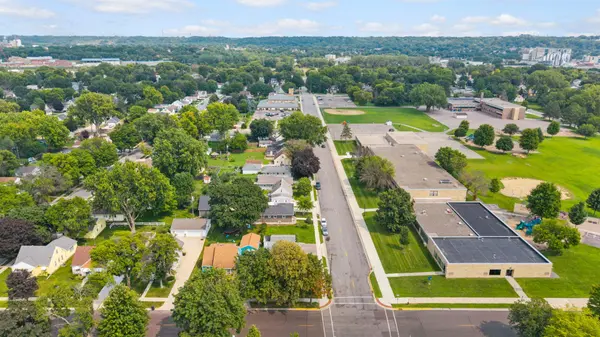 802 Center ST, North Mankato, MN 56003
