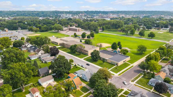 802 Center ST, North Mankato, MN 56003