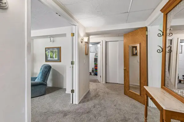 2704 Shawnee LN, Burnsville, MN 55337