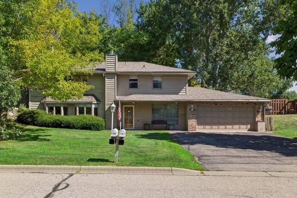 2704 Shawnee LN, Burnsville, MN 55337
