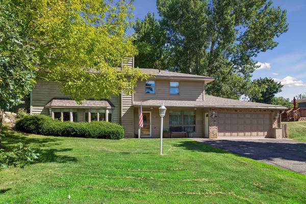 2704 Shawnee LN, Burnsville, MN 55337