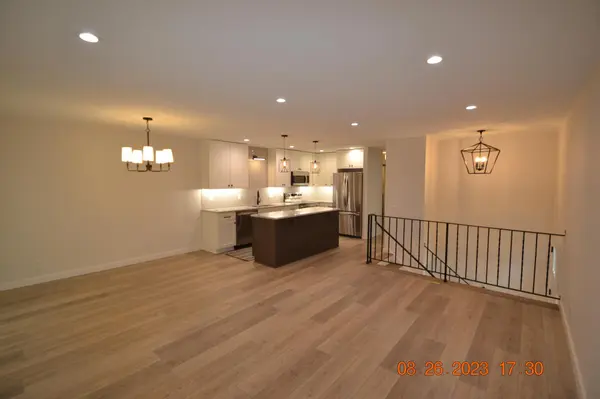10452 Decatur AVE S, Bloomington, MN 55438
