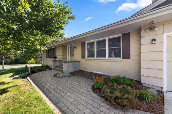 10112 Nord AVE S, Bloomington, MN 55437