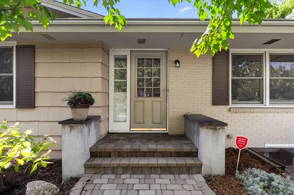10112 Nord AVE S, Bloomington, MN 55437