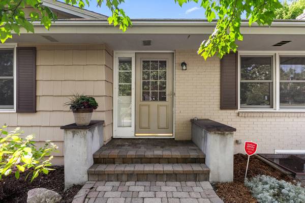 10112 Nord AVE S, Bloomington, MN 55437