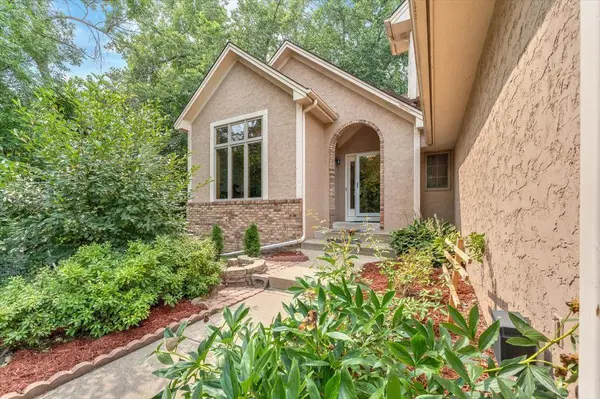 7087 Wellington LN N, Maple Grove, MN 55369