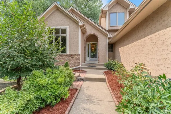 7087 Wellington LN N, Maple Grove, MN 55369