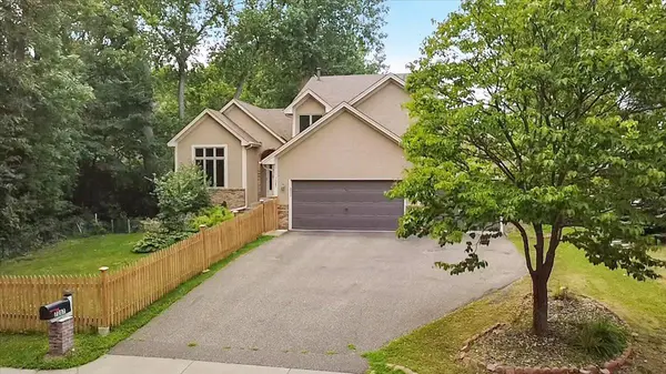 7087 Wellington LN N, Maple Grove, MN 55369