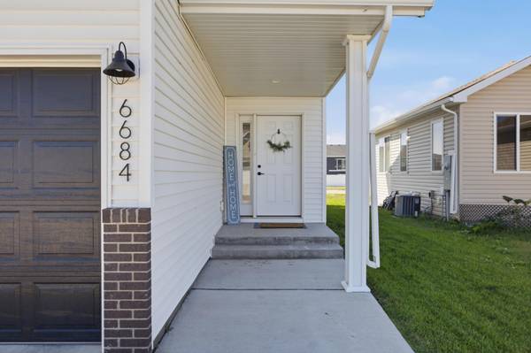 6684 Toronto DR S, Fargo, ND 58104