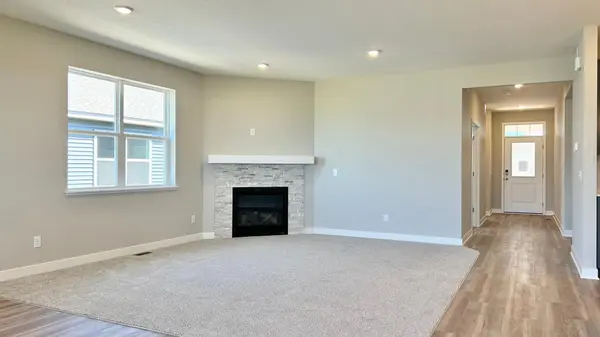 2147 Bluff Heights DR, Shakopee, MN 55379