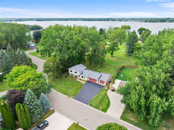1555 Lamotte CIR, Lino Lakes, MN 55038