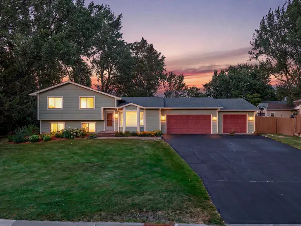 1555 Lamotte CIR, Lino Lakes, MN 55038