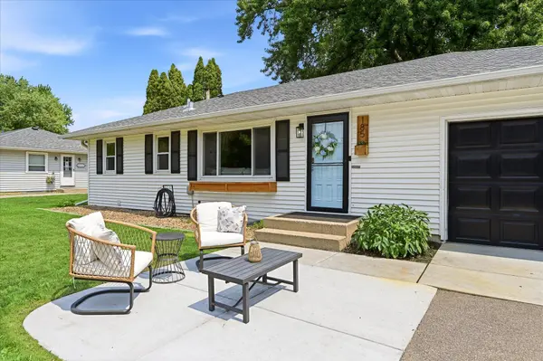 185 Garden View DR, Apple Valley, MN 55124