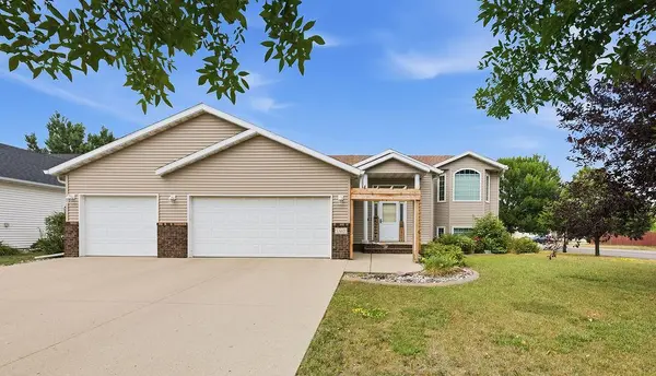 1502 Baywood DR, West Fargo, ND 58078