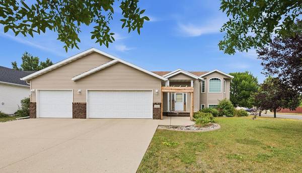 1502 Baywood DR, West Fargo, ND 58078