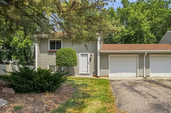 7093 146th ST W, Apple Valley, MN 55124
