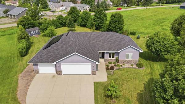 1572 Gray Fox DR NE, Owatonna, MN 55060