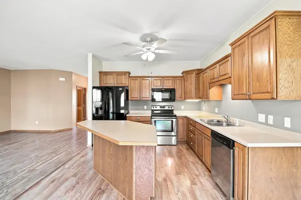 621 Ashley LN, Owatonna, MN 55060