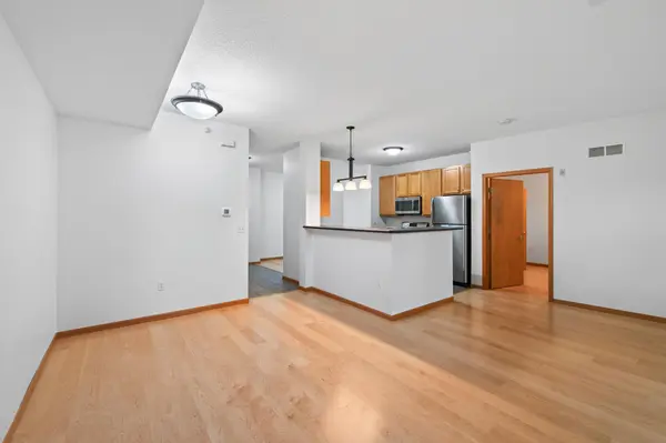 2565 Franklin AVE #102, Saint Paul, MN 55114
