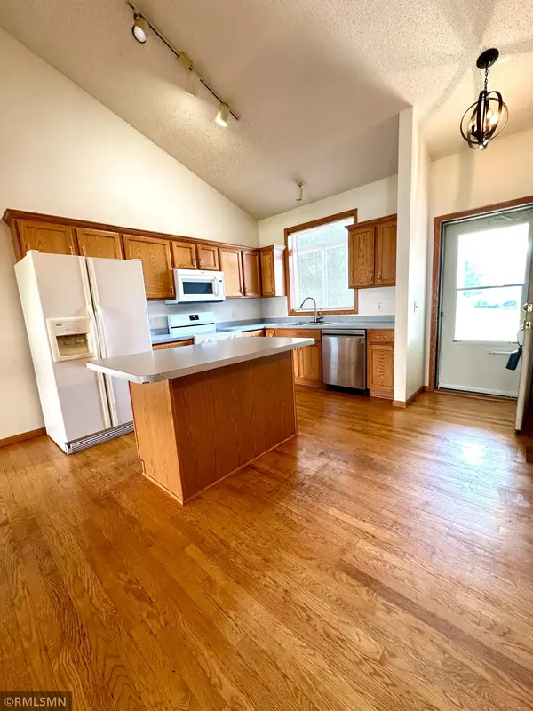 1567 Dublin CT, Shakopee, MN 55379
