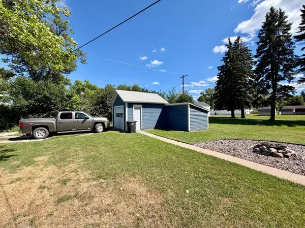 251 3rd AVE N, Casselton, ND 58012