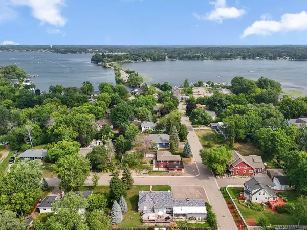 2930 Bay ST, Wayzata, MN 55391